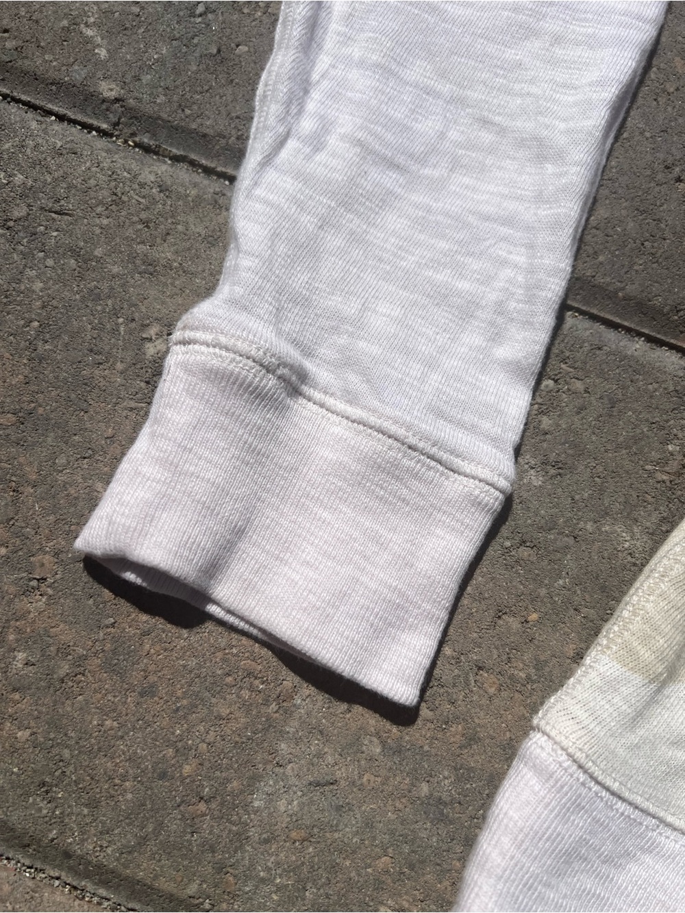 The Faherty Sunwashed Slub Crew in the Sun Spritz Soleil Medium - Picture 4 of 12